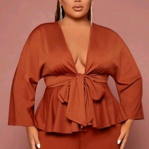 ✨️ 2/$20 // SHEIN SXY: Plus Plunging Neck Knot Front Peplum Blouse